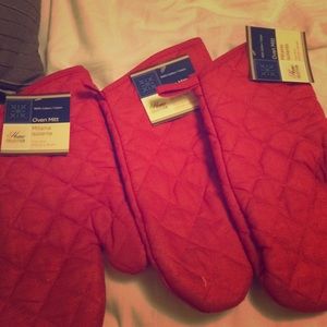 Home Collection Oven Mitts